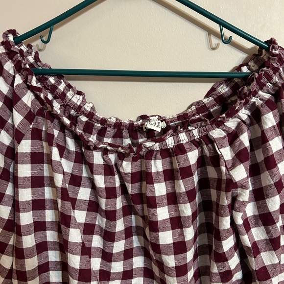 Checkered forever 21 burgundy and white off shoulder crop.  Elastic hem - Picture 4 of 7